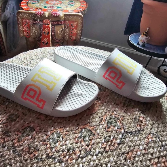 VS PINK slides - Picture 3 of 6